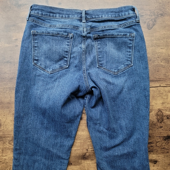 Old Navy / 6 Short / Curvy Mid Rise Jeans - Picture 4 of 7